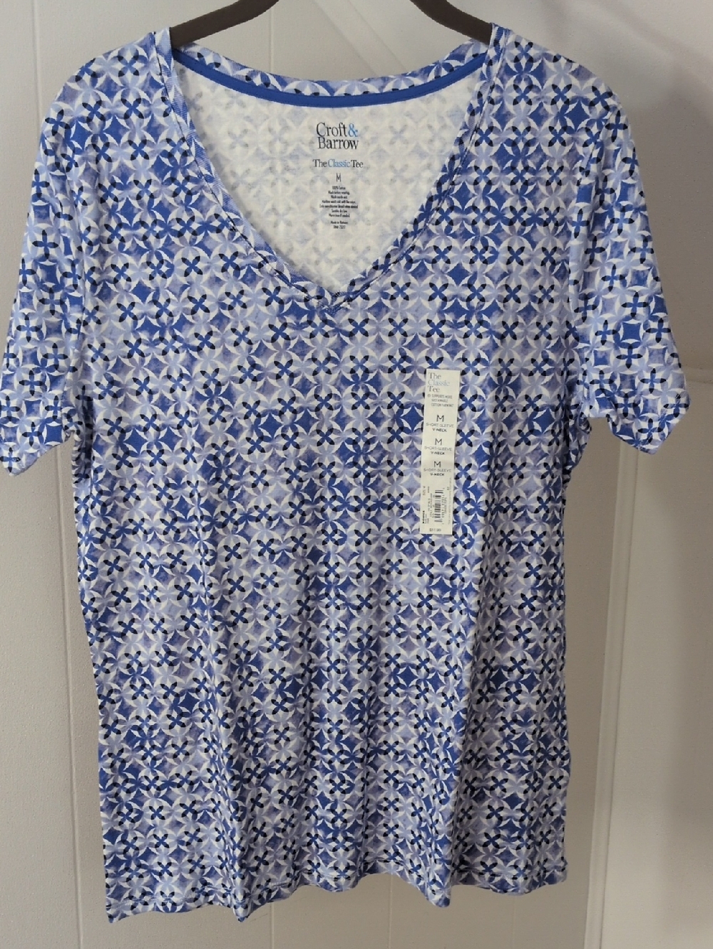 croft & barrow Blue and White Geometric V-Neck Tee